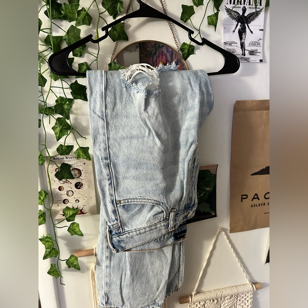 Aeropostale Light Wash Ripped Mom Jeans